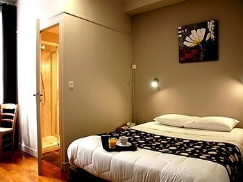 Logis -hotel & Restaurant De La Place Hotel